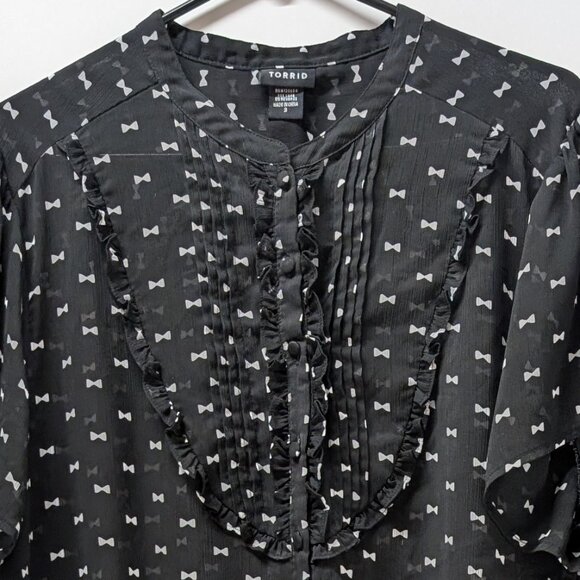 Torrid Bow Print Ruffle Front Blouse in Black & White - Picture 5 of 11